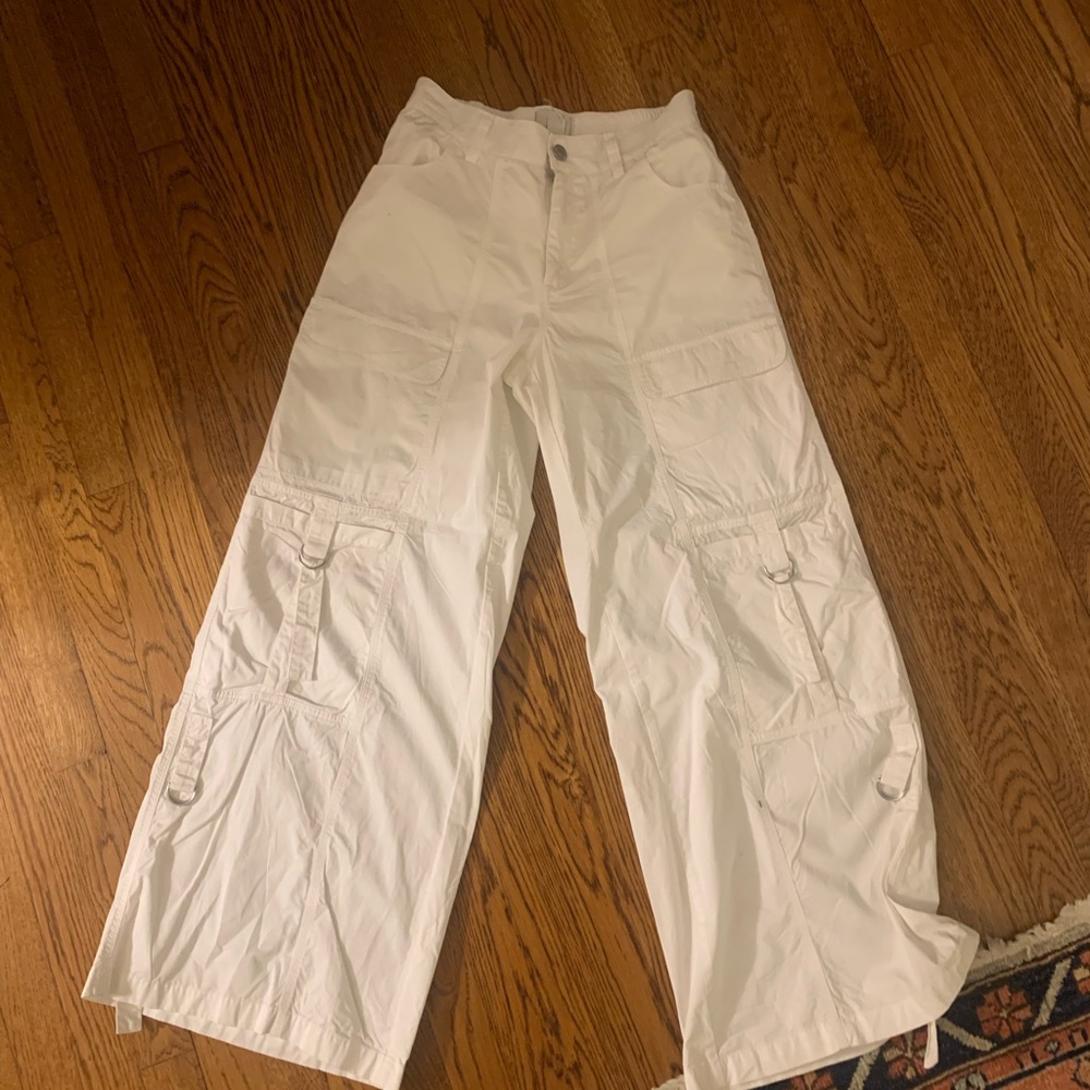 BARELY WORN URBAN OUTFITTERS BDG WHITE CARGO PANTS SIZE MEDIUM